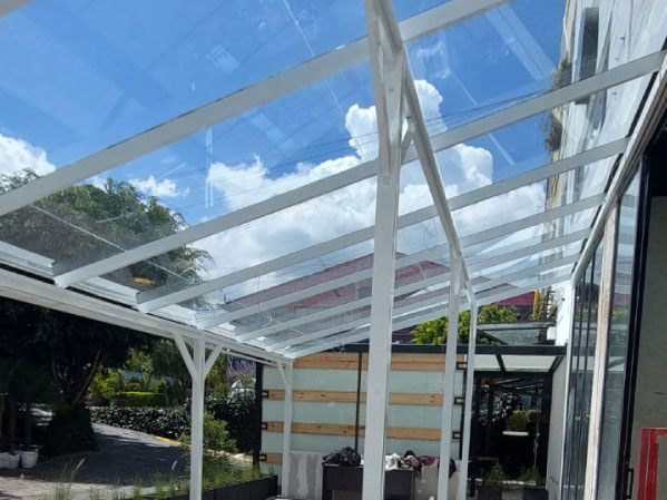 fabricacion-PERGOLAS-vidrio-templado-ecuador-2
